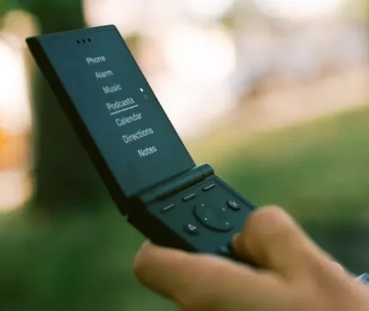 Light Flip: создатель Motorola Razr анонсировал раскладушку для борьбы с цифровой зависимостью