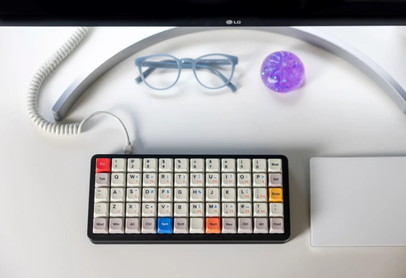 Apos обновила культовую Preonic: Rev 4 получила до 10 энкодеров, RGB и полностью новую плату
