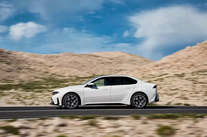 Электрический седан BMW i3 First Edition