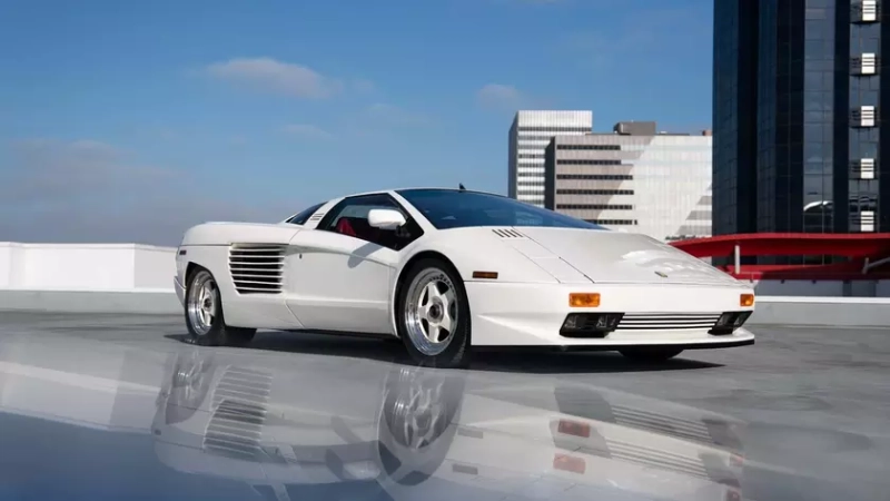 Суперавтомобиль Cizeta-Moroder V16T белого цвета