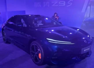 Denza Z9S: BYD выпустила «компактный» 5-метровый седан с тысячей лошадиных сил и AI-пилотом