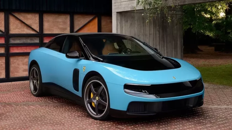 Электрический суперкар Ferrari Luce на аукционе