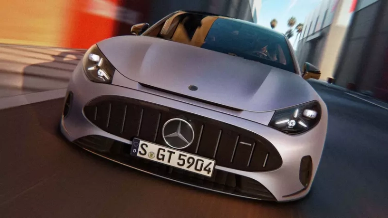 Электрический фастбек Mercedes-AMG GT 53 Coupé 4 на дороге