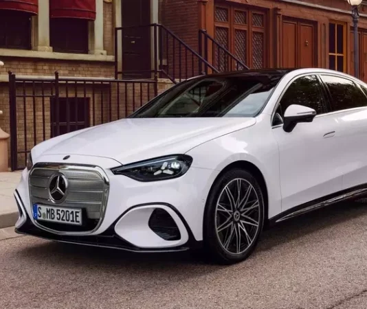 Mercedes раскрыл планы по демократизации электрического C-Class: три версии вместо одной