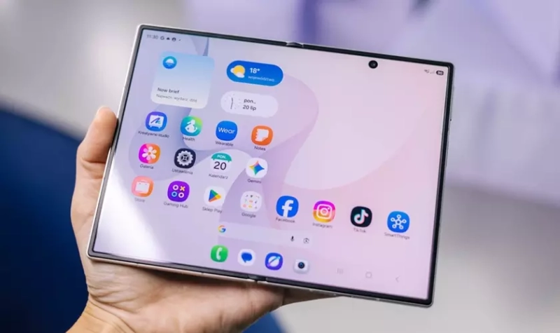 Galaxy Fold8: Redefining Smartphones with Next-Level Innovation