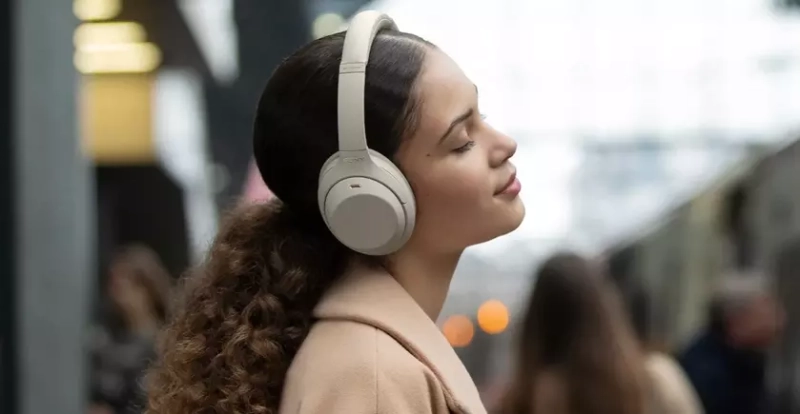 Sony WH-1000XM4C в трех цветах