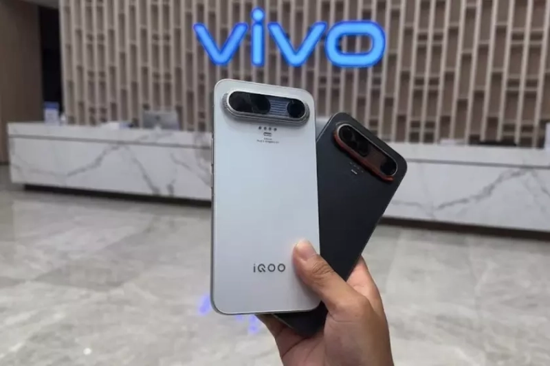 Футуристический концепт смартфона iQOO X
