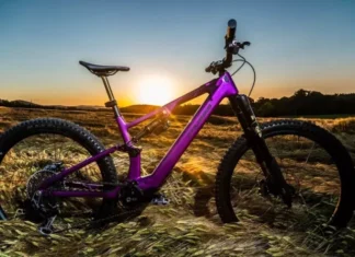 DJI встала на два колеса: флагманский электробайк Crussis e-Full 12.11 Pro X с USB-C для ноутбука протестировал технолог