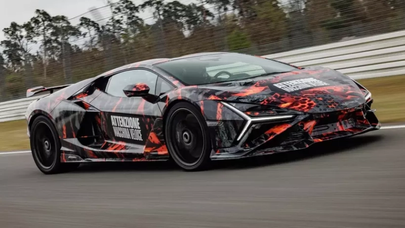 Прототип Lamborghini Revuelto SV на трассе Хоккенхаймринг