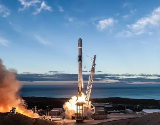 Falcon 9 врежется в Луну: как SpaceX случайно создаст научную лабораторию в кратере Эйнштейна