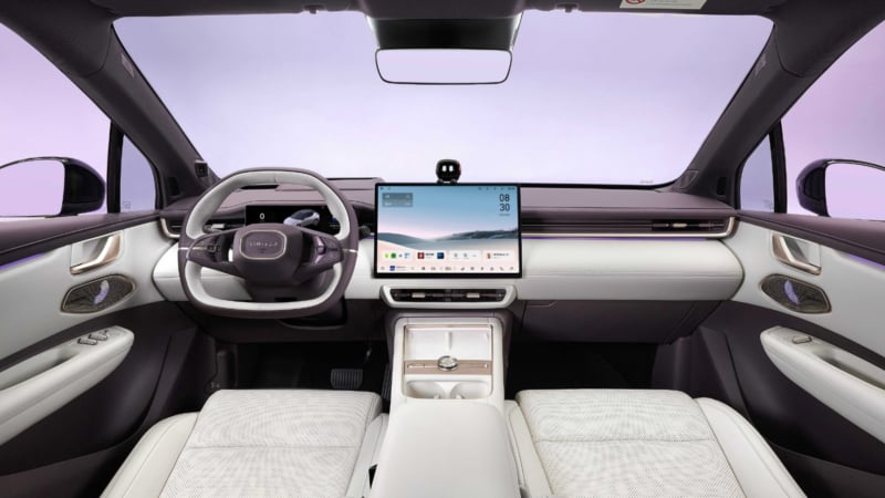 Lynk & Co 02 (Z20): Фиолетовый салон, 800 вольт и «аватар» на торпедо