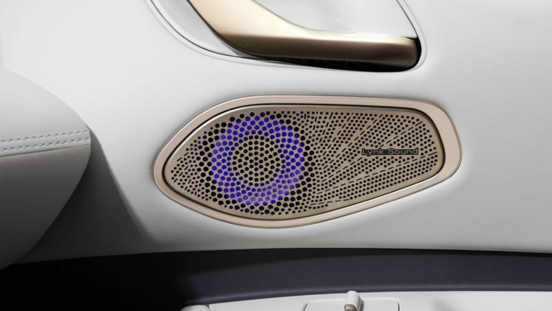 Lynk & Co 02 (Z20): Фиолетовый салон, 800 вольт и «аватар» на торпедо