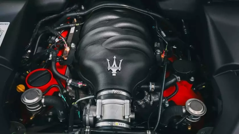 Maserati GranTurismo на дороге во время тестов