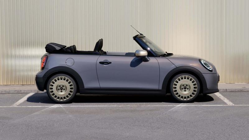 MINI Convertible Stardust Edition: индийский эксклюзив в «костюме» от BMW X7