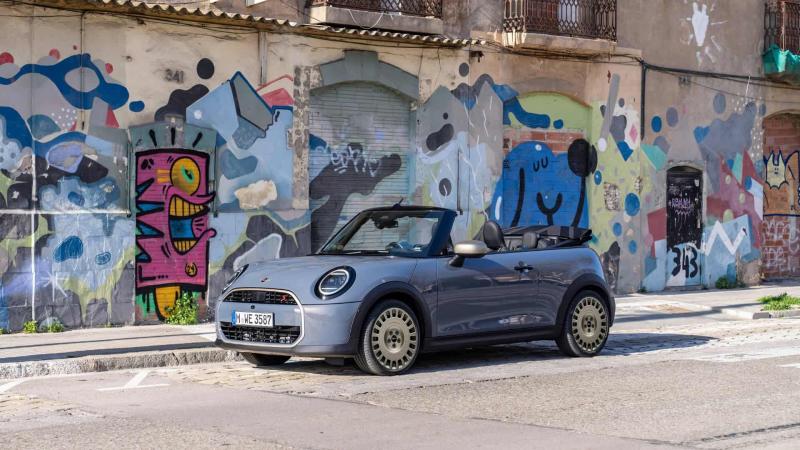MINI Convertible Stardust Edition: индийский эксклюзив в «костюме» от BMW X7