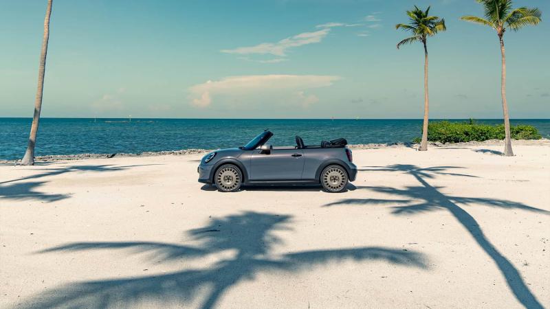 MINI Convertible Stardust Edition: индийский эксклюзив в «костюме» от BMW X7