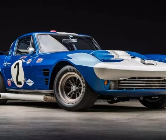 Запретный плод стоит полмиллиарда: редчайший Corvette Grand Sport раскрывает заговор GM против Shelby Cobra