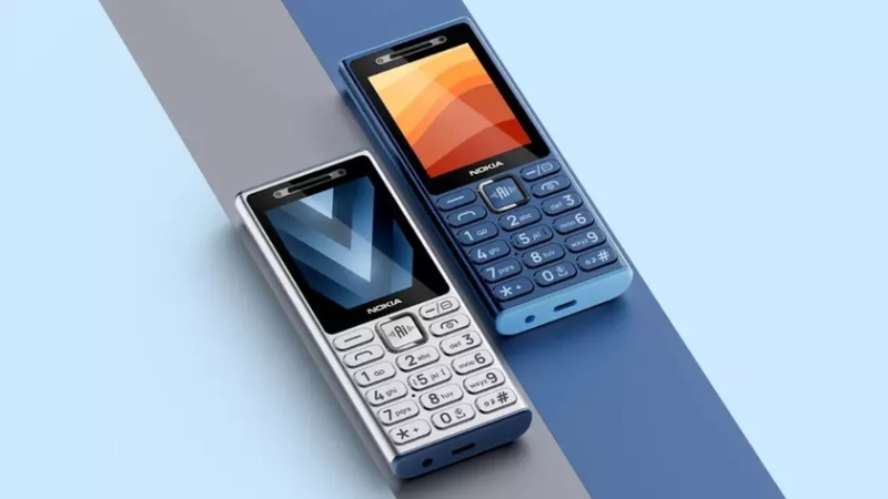 Кнопочный телефон Nokia 125 4G 2nd Edition в синем и серебристом цветах