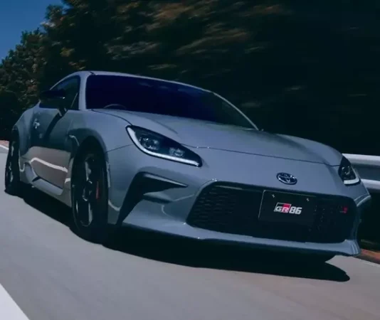 Toyota GR86 2026: как инженеры улучшили драйверский опыт и вернули культовый цвет