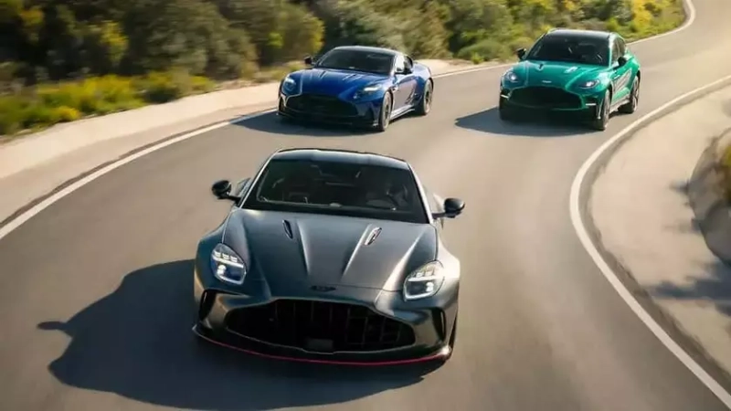 Эксклюзивная Aston Martin DB12 S на выставке в Монтерее