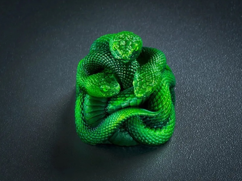 Украсьте клавиатуру змеями: Razer предлагает эксклюзивный кейкап Artisan в виде своего трехмерного логотипа