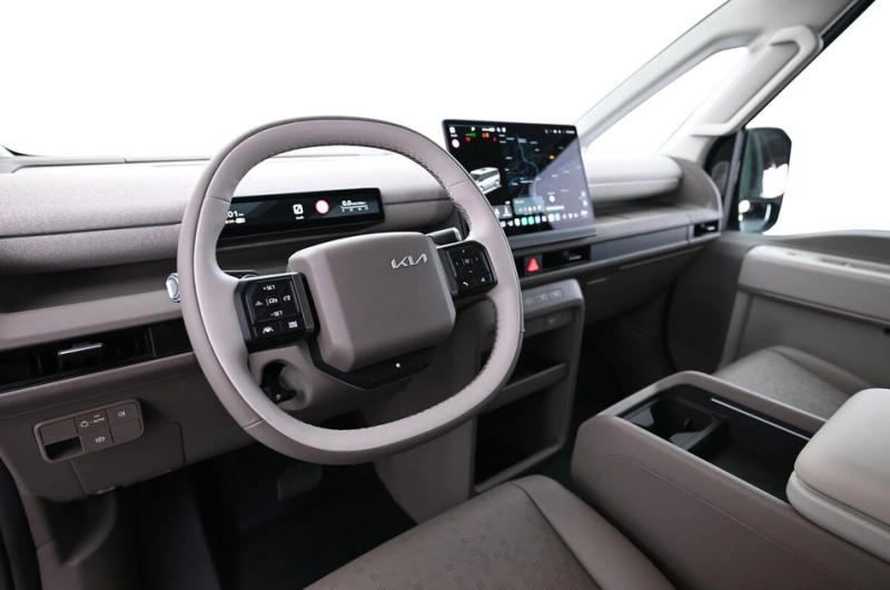 Интерьер и приборная панель Kia PV7