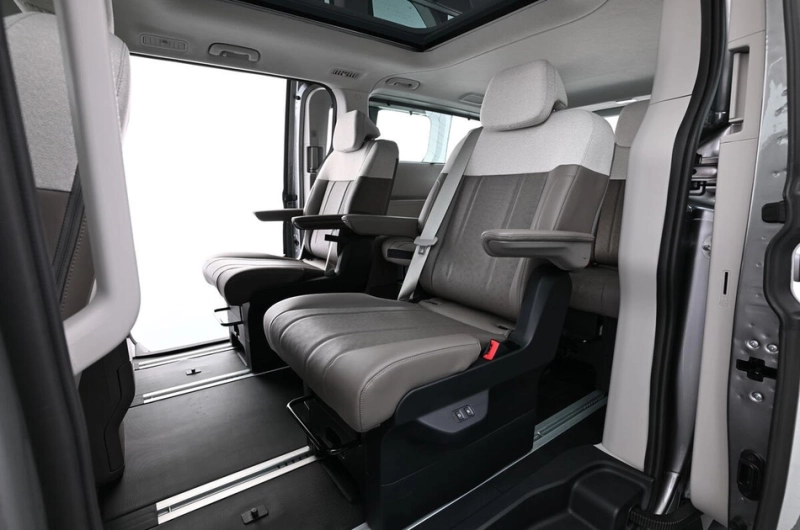 Пассажирский салон Kia PV7