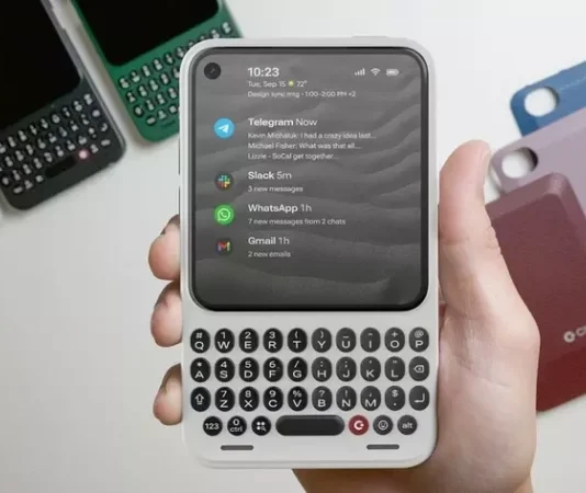 Clicks Communicator: Возрождение QWERTY-флагмана с увеличенной мощностью и проверенной надежностью перед декабрьским релизом