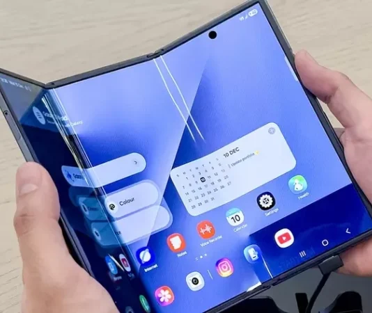 Ответ на вызов Apple: Samsung форсирует разработку Galaxy TriFold 2 и смартфона-рулона после презентации iPhone Duo