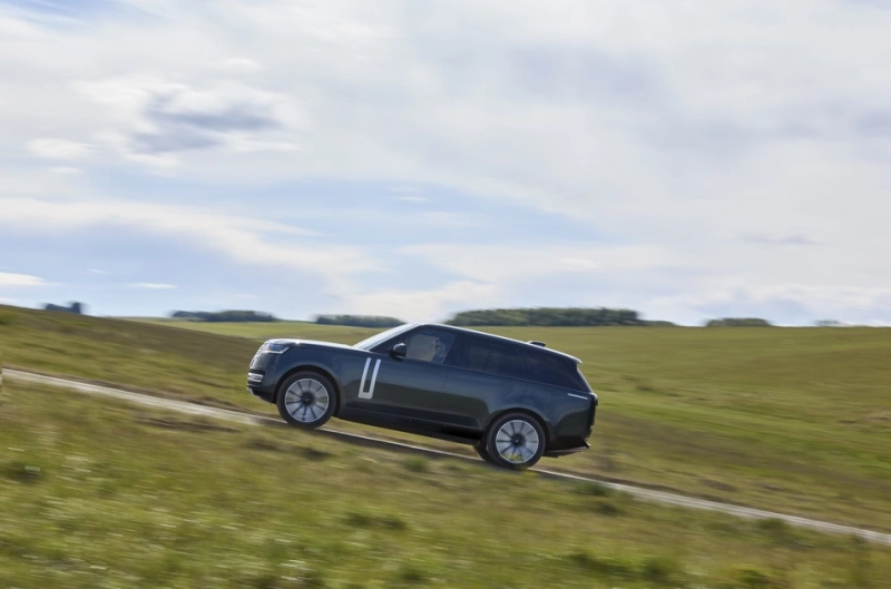 Land Rover открыл заказы на первый электрический Range Rover