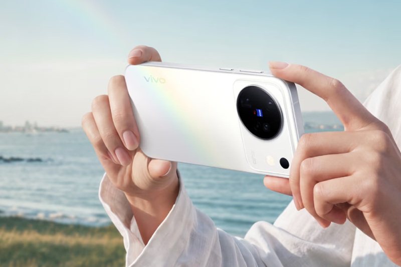 Первый в мире смартфон на Dimensity 9600M: представлен Vivo X500 с оптикой Zeiss, записью видео в 8K и ярким OLED-дисплеем