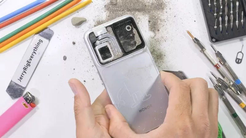 JerryRigEverything тестирует Honor Robot Phone на выносливость!