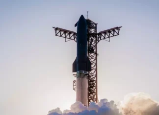 Starship S41 ПРОРВАЛСЯ на орбиту: SpaceX преодолела отказы двигателей и запустила первый рабочий флот Starlink V3