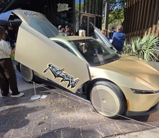 Эра роботакси началась: Tesla официально вывела на дороги коммерческий Cybercab без руля и педалей