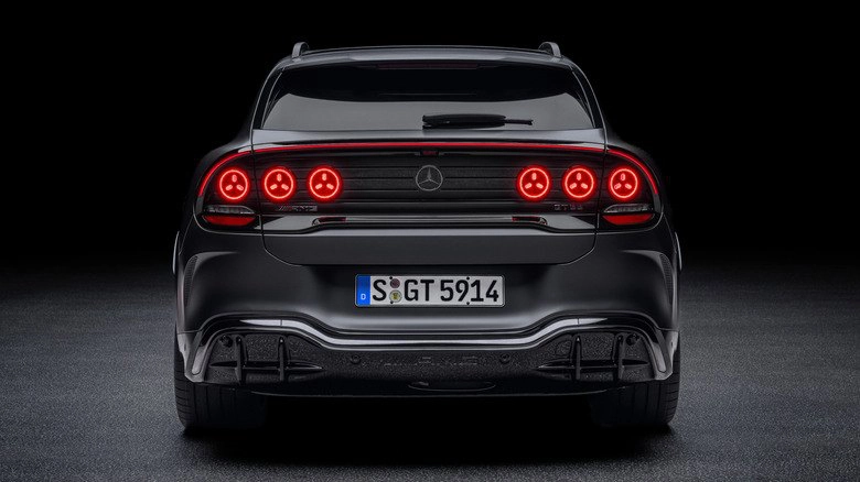 До 1169 л.с. и 2000 Н·м: Mercedes-AMG представил электрический GT SUV