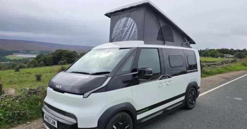 Кухня, солнечная панель и спальные места: Wellhouse превратил фургон Kia PV5 в кемпер