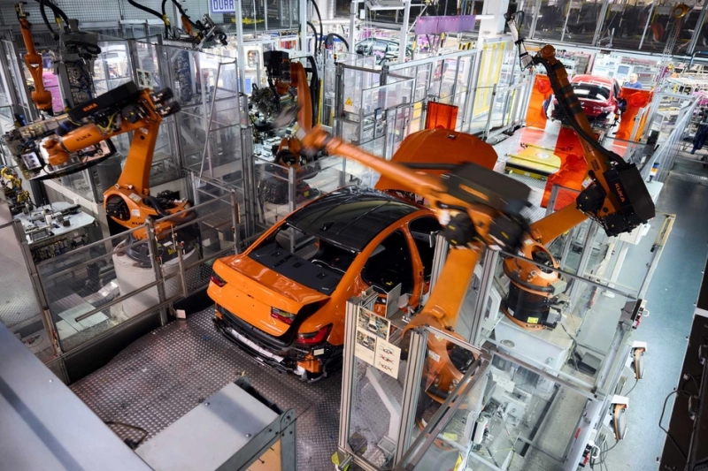Мюнхен собрал миллионный BMW M: юбилейным стал M3 цвета Feuerorange III