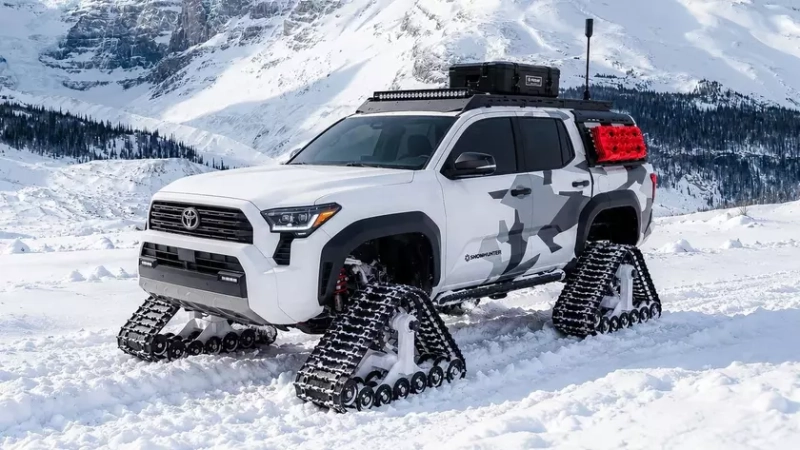 На снеговых гусеницах: Toyota подготовила пять внедорожников Snowhunter для SEMA Show