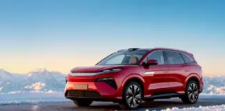 BYD представила кроссовер Atto 8 с быстрой зарядкой и Blade 2.0
