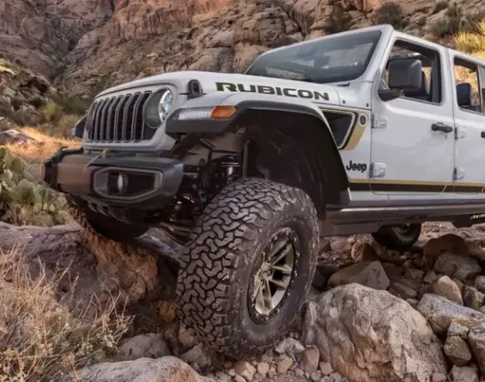Jeep представил пикап Gladiator с заводскими 35-дюймовыми шинами