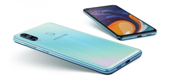 Samsung Galaxy M40 на официальных рендерах: тройная основная камера и подэкранная фронтальная