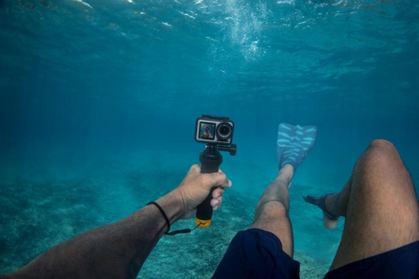 Экшн-камера DJI Osmo Action: выносливый конкурент GoPro с двумя экранами за $350
